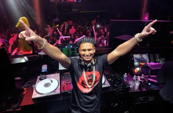 DJ Pauly D Comes Inside the DoggHouse