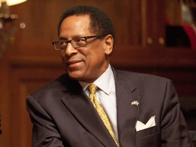 Allen Counter Inside The Dogg House