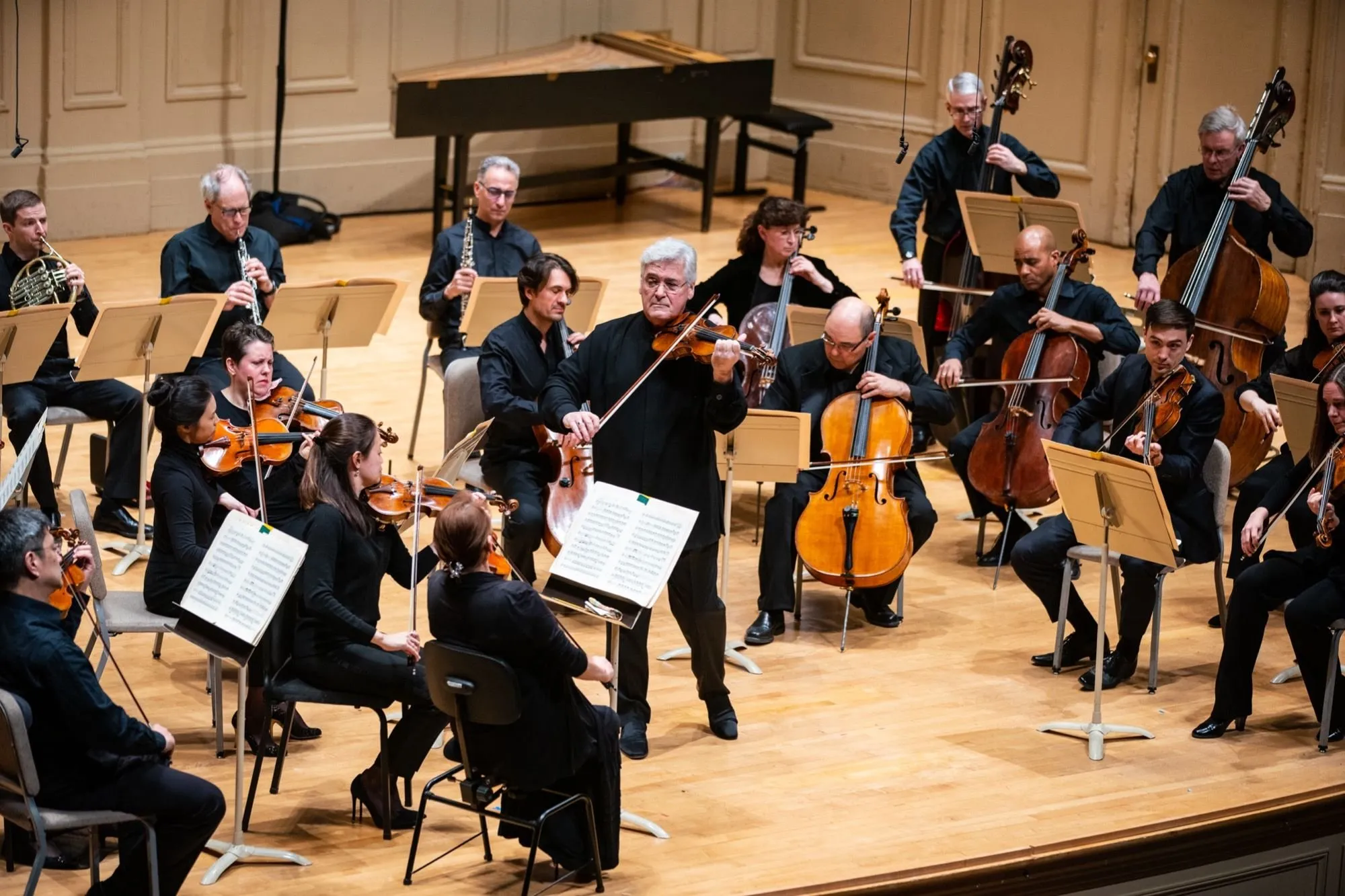 Pinchas Zukerman Leads a Puzzling Program