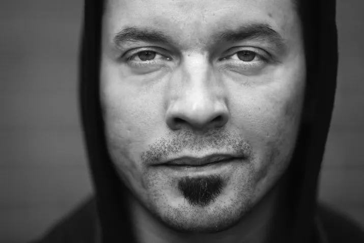 Atmosphere Reads Nice Tweets and Has a Watergun Fight ~ Dogghouse Interviews (Video)